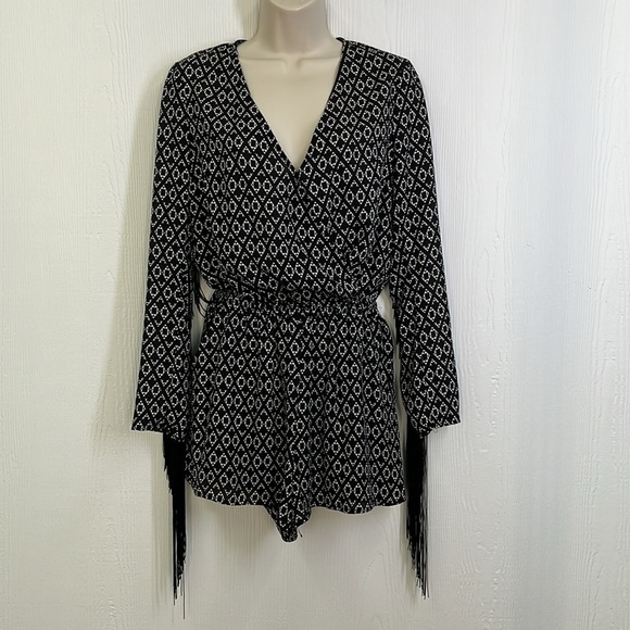 H&M Coachella - Black And White Design Fringe Sleeves Short Romper Size 8 - Picture 2 of 11